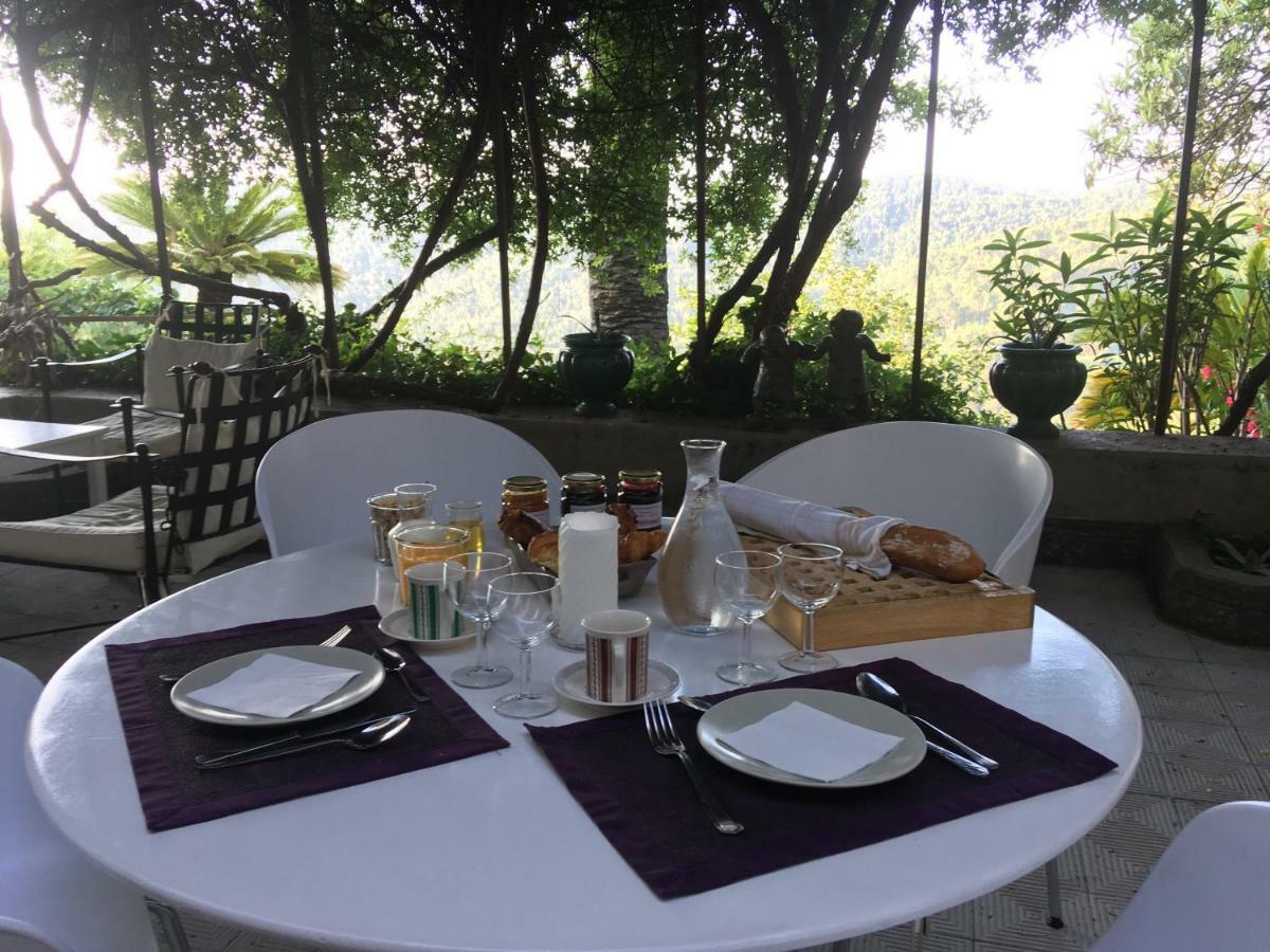 Bed and Breakfast Les Chapeliers Claviers Экстерьер фото